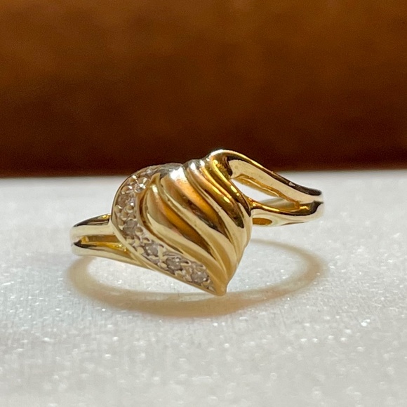 Gorgeous 14K Yellow Gold Diamond Puffed Heart Ring 1.9g